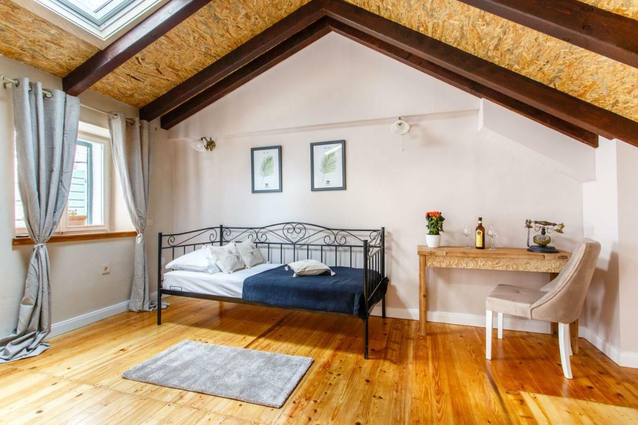House "Anno 1881"-Center Of Split Apartment Екстериор снимка