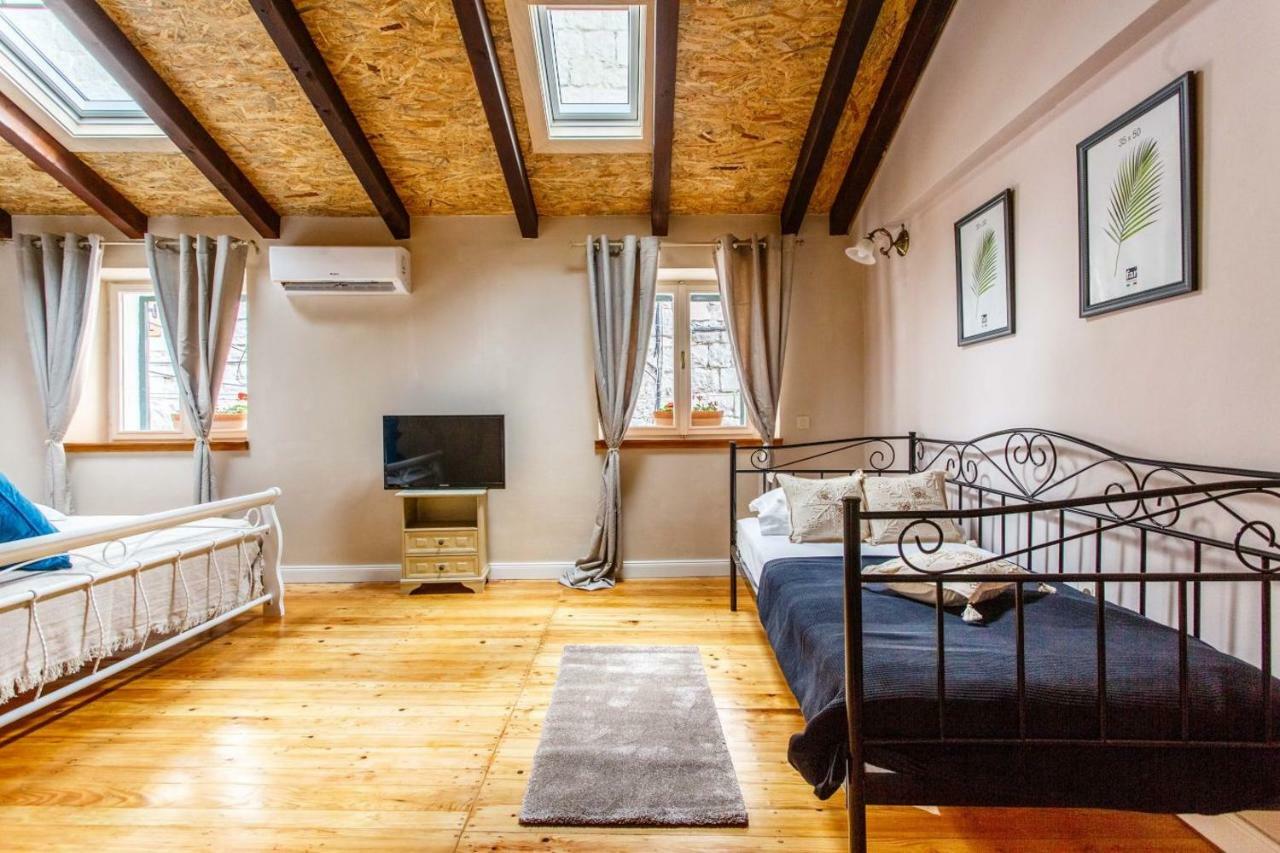 House "Anno 1881"-Center Of Split Apartment Екстериор снимка